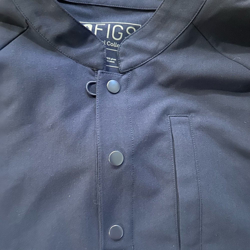 RARE FIGS Unisex Navy Blue Snap-Front scrub top